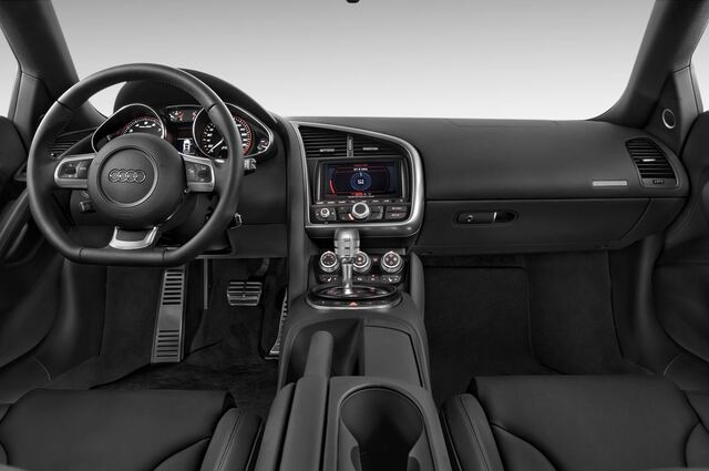 Audi R8 V10 (Baujahr 2010) - 2 Türen Cockpit und Innenraum