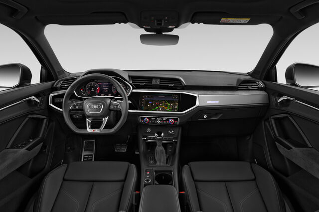 Audi Q3 Sportsback (Baujahr 2020) S Line 5 Türen Cockpit und Innenraum