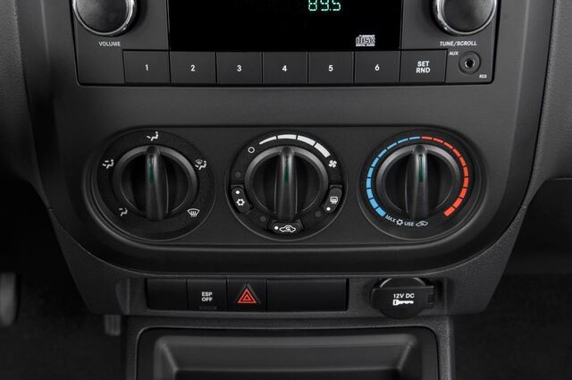 Jeep Compass (Baujahr 2010) Sport 5 Türen Temperatur und Klimaanlage