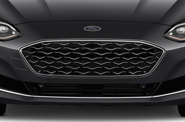 Ford Focus Turnier (Baujahr 2019) Vignale 5 Türen Kühlergrill und Scheinwerfer