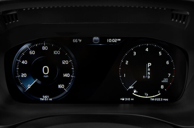 Volvo XC60 Plug-in Hybrid (Baujahr 2018) Inscription 5 Türen Tacho und Fahrerinstrumente