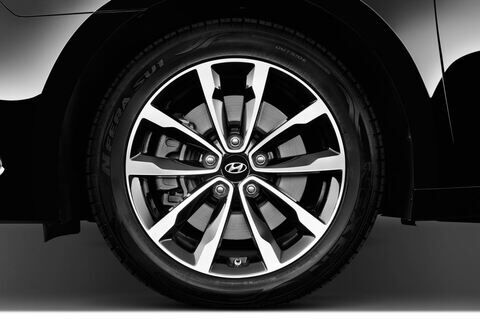 Hyundai I40 (Baujahr 2015) Premium 5 Türen Reifen und Felge