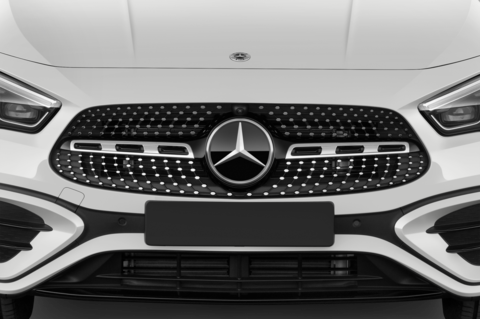 Mercedes GLA (Baujahr 2024) 200d AMG LIne 5 Türen Kühlergrill und Scheinwerfer