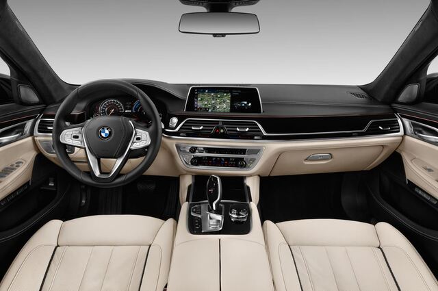 BMW 7 Series Plug-In Hybrid (Baujahr 2018) 740Le iPerformance 4 Türen Cockpit und Innenraum