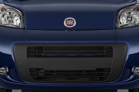 FIAT Qubo (Baujahr 2010) Dynamic 5 Türen Kühlergrill und Scheinwerfer