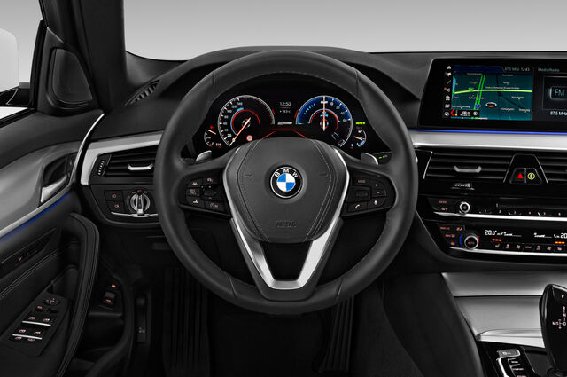 BMW 5 Series Plug-In Hybrid (Baujahr 2018) Sport Line 4 Türen Lenkrad