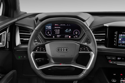 Audi Q4 e-tron (Baujahr 2022) EV S Line 5 Türen Lenkrad