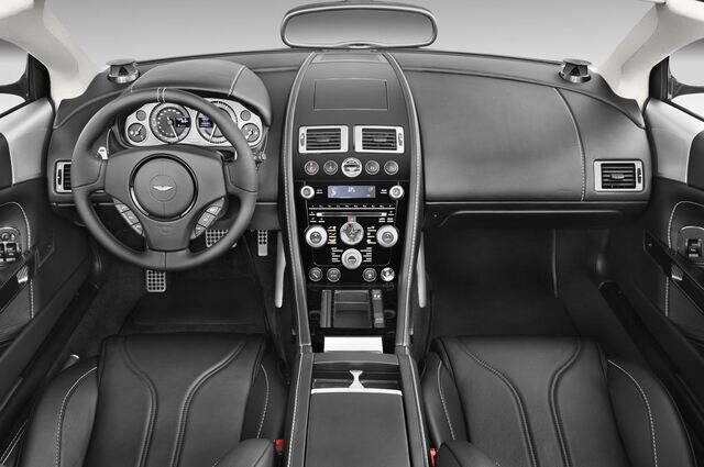 Aston Martin DBS Volante (Baujahr 2010) - 2 Türen Cockpit und Innenraum