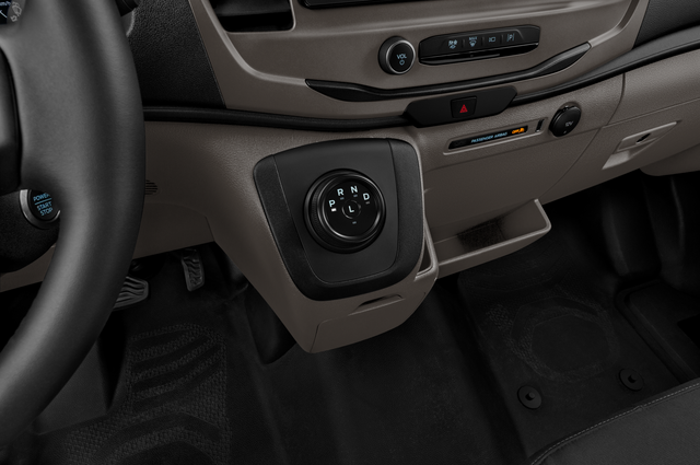 Ford e-Transit (Baujahr 2023) Trend 4 Türen Schalthebel