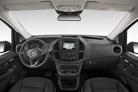 Mercedes eVito Tourer (Baujahr 2021) - 5 Türen Cockpit und Innenraum