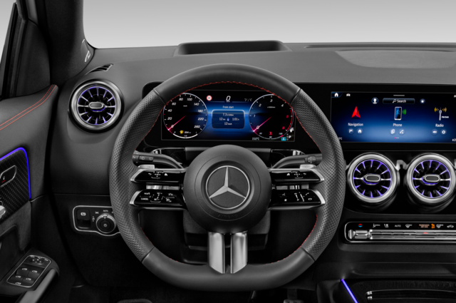 Mercedes GLA (Baujahr 2024) 200d AMG LIne 5 Türen Lenkrad