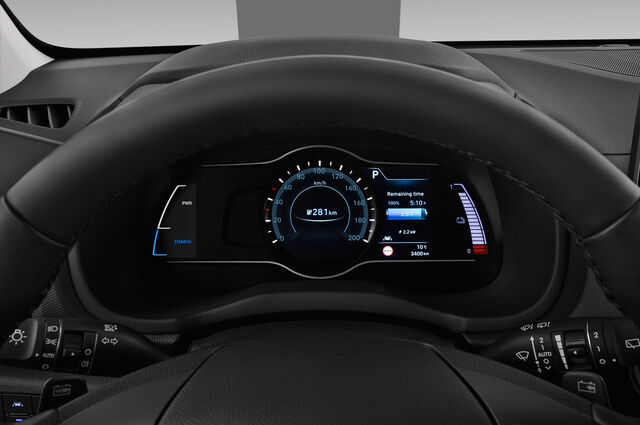 Hyundai Kona elektro (Baujahr 2019) Premium 5 Türen Tacho und Fahrerinstrumente