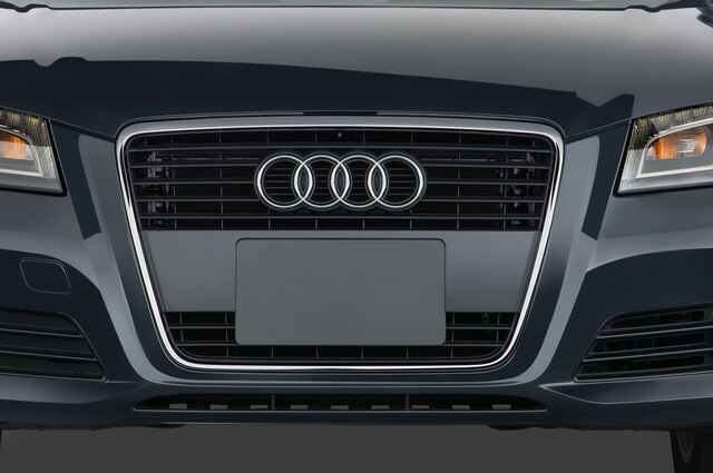 Audi A3 (Baujahr 2011) Attraction 2 Türen Kühlergrill und Scheinwerfer