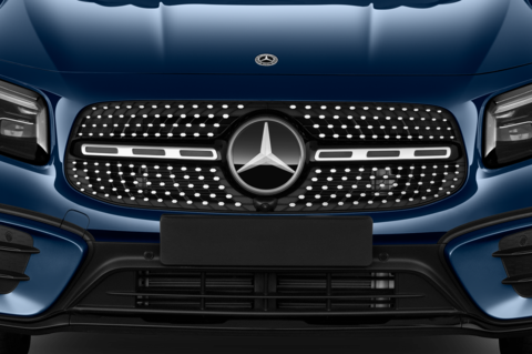 Mercedes GLB (Baujahr 2024) 200d AMG Line 5 Türen Kühlergrill und Scheinwerfer