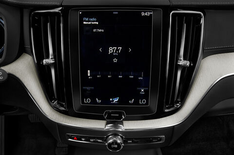 Volvo XC60 Plug-in Hybrid (Baujahr 2018) Inscription 5 Türen Radio und Infotainmentsystem