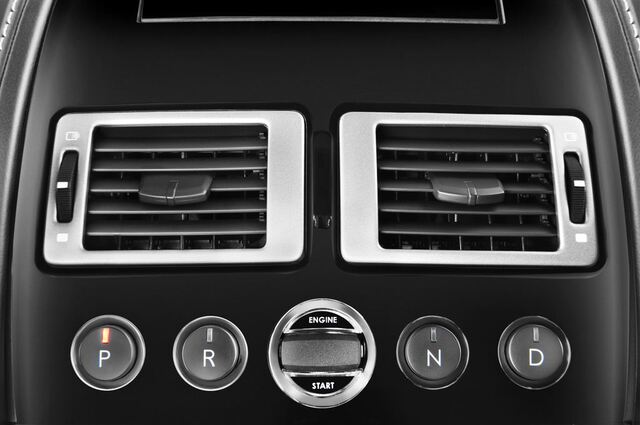 Aston Martin DBS Volante (Baujahr 2010) - 2 Türen Schalthebel