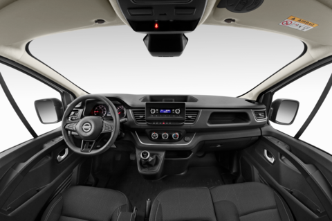 Nissan Primastar (Baujahr 2022) Acenta 4 Türen Cockpit und Innenraum