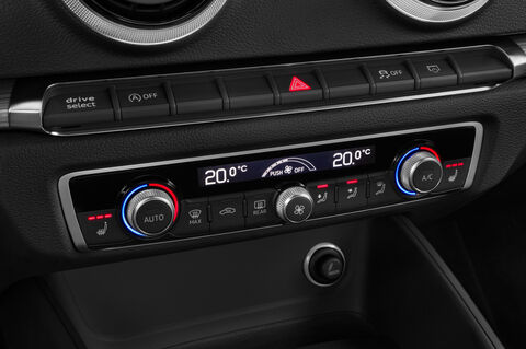 Audi A3 Sportback (Baujahr 2019) Sport 5 Türen Temperatur und Klimaanlage