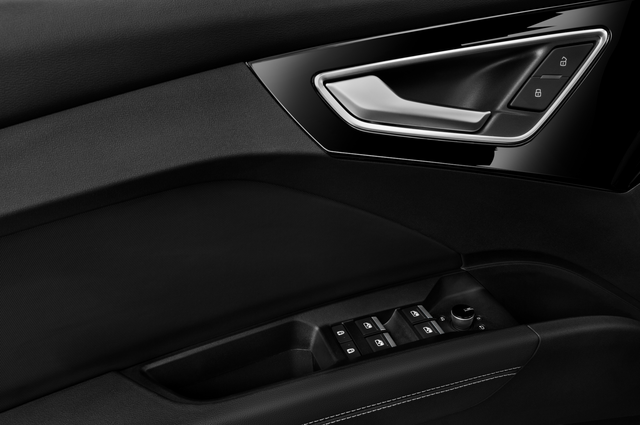 Audi Q4 Sportback e-tron (Baujahr 2022) Advanced 5 Türen Bedienungselemente Tür