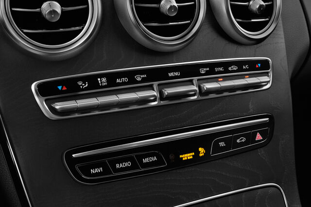 Mercedes C Class (Baujahr 2019) AMG Line 2 Türen Temperatur und Klimaanlage