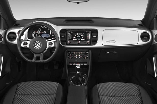 Volkswagen Beetle (Baujahr 2013) Design 2 Türen Cockpit und Innenraum