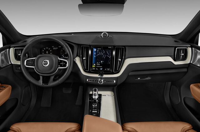 Volvo XC60 Plug-in Hybrid (Baujahr 2018) Inscription 5 Türen Cockpit und Innenraum