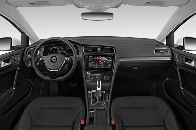 Volkswagen e-Golf (Baujahr 2019) - 5 Türen Cockpit und Innenraum