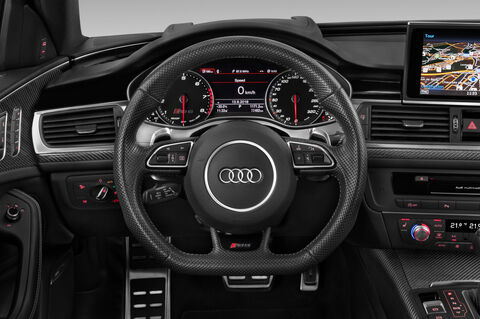 Audi RS 6 Avant (Baujahr 2019) - 5 Türen Lenkrad