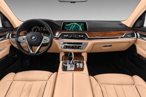 BMW 7 Series (Baujahr 2016) - 4 Türen Cockpit und Innenraum