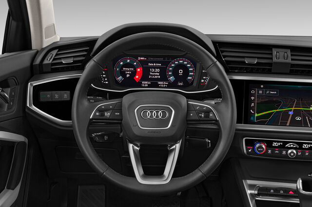 Audi Q3 (Baujahr 2019) Advanced 5 Türen Lenkrad