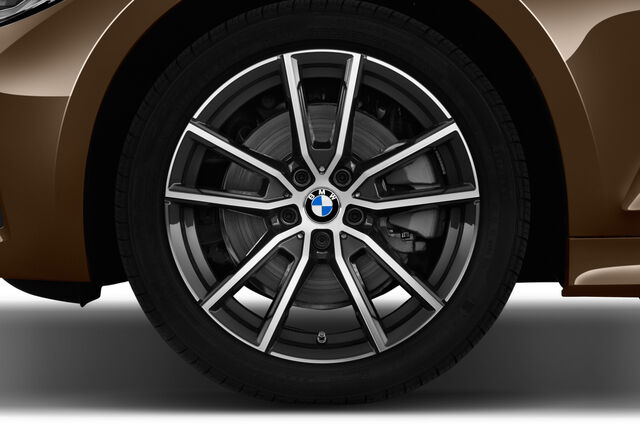 BMW 3 Series (Baujahr 2019) Sport Line 4 Türen Reifen und Felge