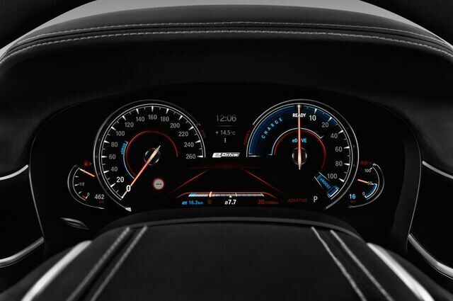 BMW 7 Series Plug-In Hybrid (Baujahr 2018) 740Le iPerformance 4 Türen Tacho und Fahrerinstrumente