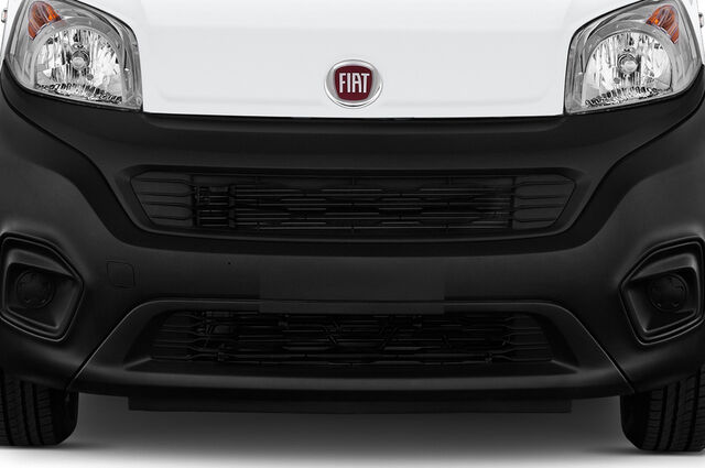 FIAT Fiorino Combi (Baujahr 2018) Basis 5 Türen Kühlergrill und Scheinwerfer