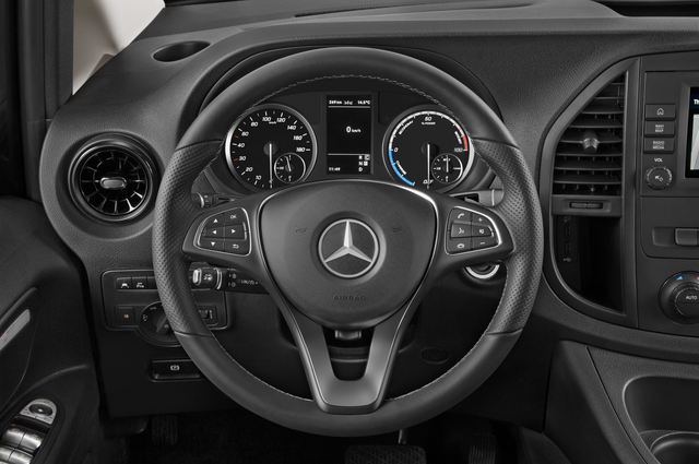 Mercedes eVito Tourer (Baujahr 2021) - 5 Türen Lenkrad
