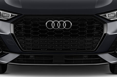 Audi Q3 Sportsback (Baujahr 2020) S Line 5 Türen Kühlergrill und Scheinwerfer