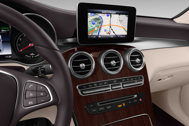 Mercedes GLC Coupe (Baujahr 2018) Standard 5 Türen Radio und Infotainmentsystem