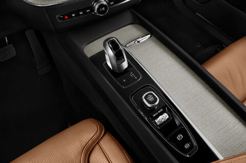 Volvo XC60 Plug-in Hybrid (Baujahr 2018) Inscription 5 Türen Schalthebel
