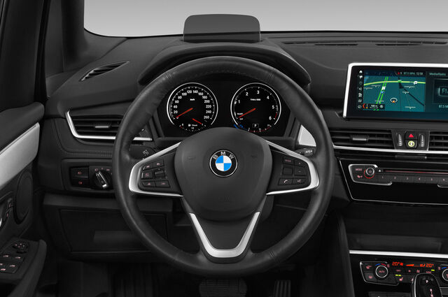 BMW 2 Series Active Tourer (Baujahr 2018) Luxury 5 Türen Lenkrad
