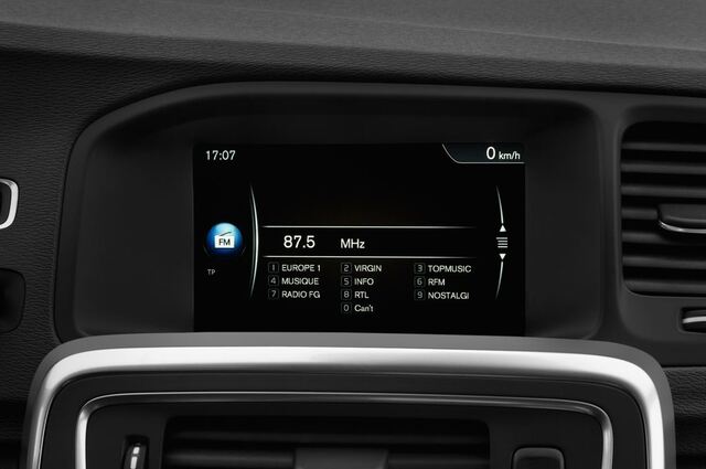 Volvo V60 Cross Country (Baujahr 2017) Summum 5 Türen Radio und Infotainmentsystem