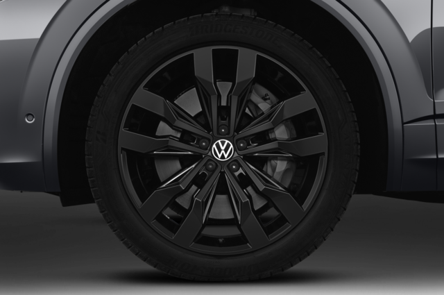 Volkswagen Touareg (Baujahr 2021) R 5 Türen Reifen und Felge