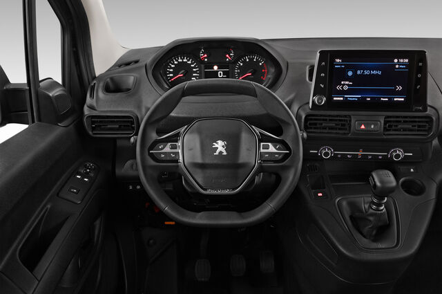 Peugeot Partner (Baujahr 2020) Premium Long 4 Türen Lenkrad