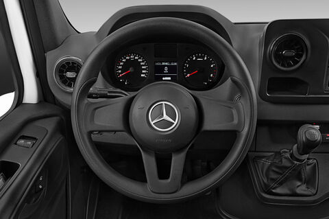 Mercedes Sprinter (Baujahr 2019) - 4 Türen Lenkrad