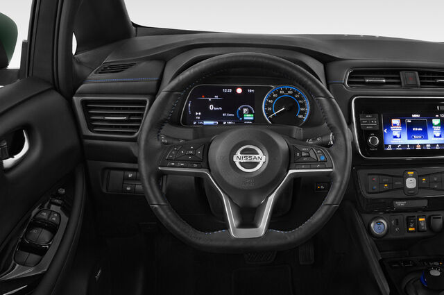 Nissan Leaf (Baujahr 2018) Tekna 5 Türen Lenkrad