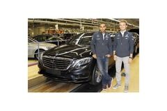 Nico Rosberg und Lewis Hamilton besuchen Mercedes-Produktion