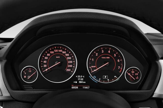 BMW 4 Series Gran Coupe (Baujahr 2017) M Sport 5 Türen Tacho und Fahrerinstrumente