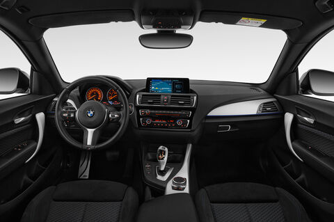 BMW 1 Series (Baujahr 2018) M Sport Ultimate 3 Türen Cockpit und Innenraum