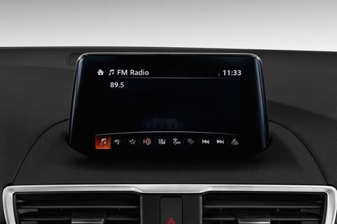 Mazda Mazda3 (Baujahr 2017) Center-Line 4 Türen Radio und Infotainmentsystem