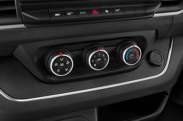 Nissan Primastar (Baujahr 2022) Acenta 4 Türen Temperatur und Klimaanlage