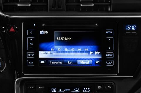 Toyota Corolla (Baujahr 2017) Comfort 4 Türen Radio und Infotainmentsystem