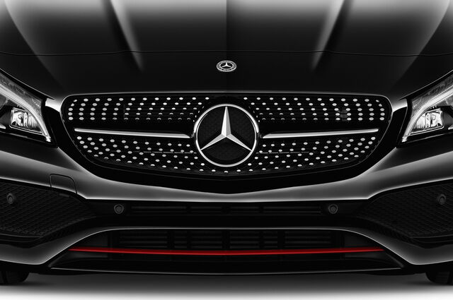Mercedes CLA Shooting Brake (Baujahr 2018) Sport 5 Türen Kühlergrill und Scheinwerfer